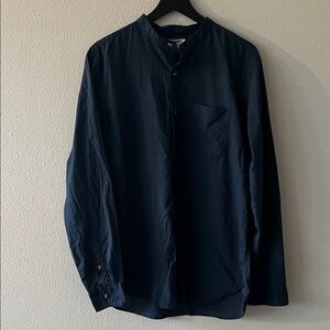 Old Navy Men's Navy Blue button shirt
